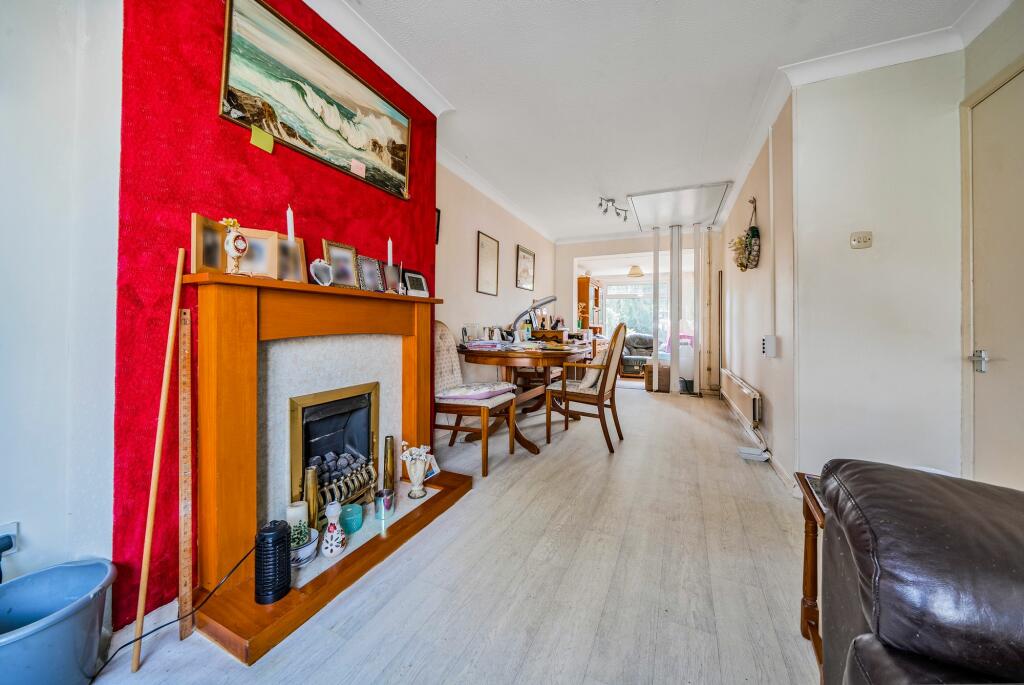 Living Room/Dining Room (2)