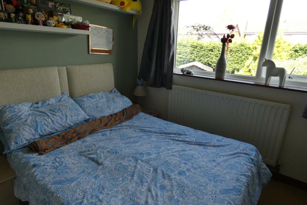 BEDROOM 2