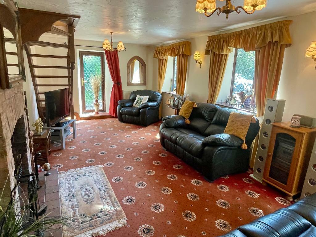 22' long sitting room