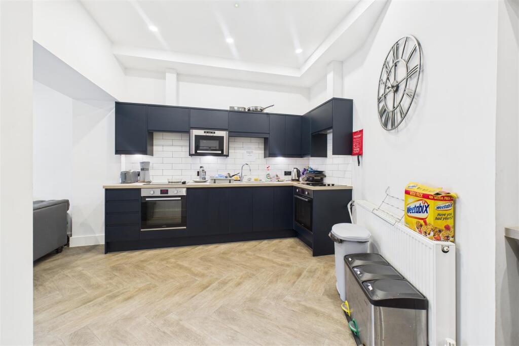 Flat 2 | 1 - 3, Old Church Road Clevedon, North So