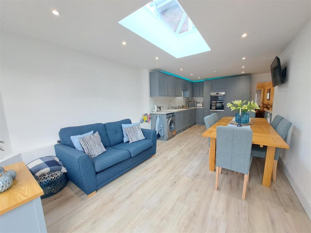 Open Plan Kitchen/Diner/Family Room