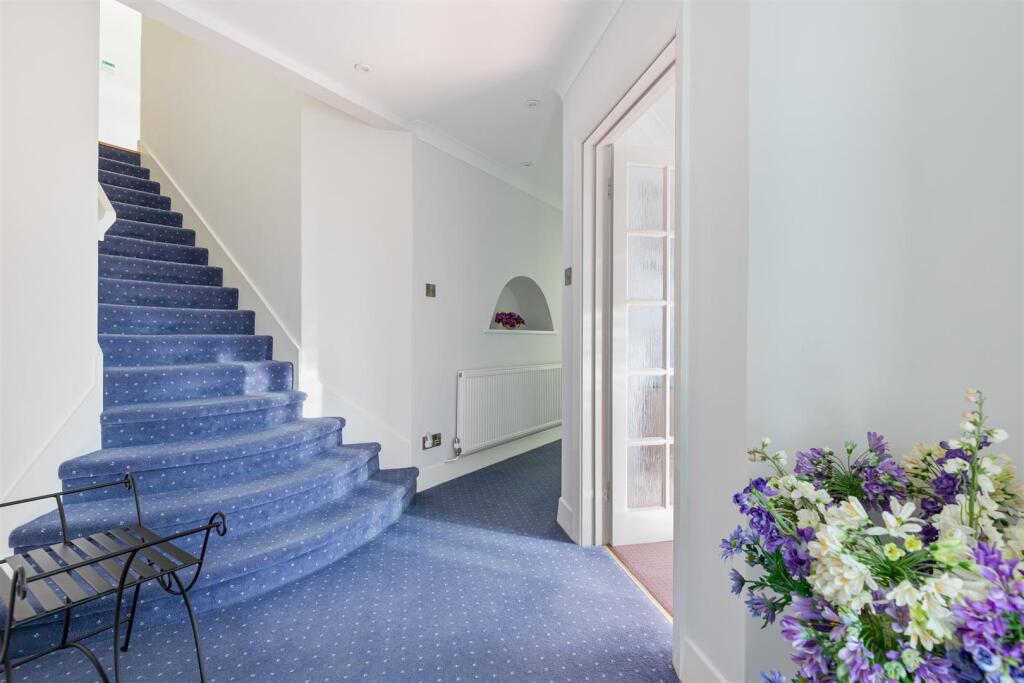 A25 - Rock Edge Rock End Avenue Torquay - 250304.j