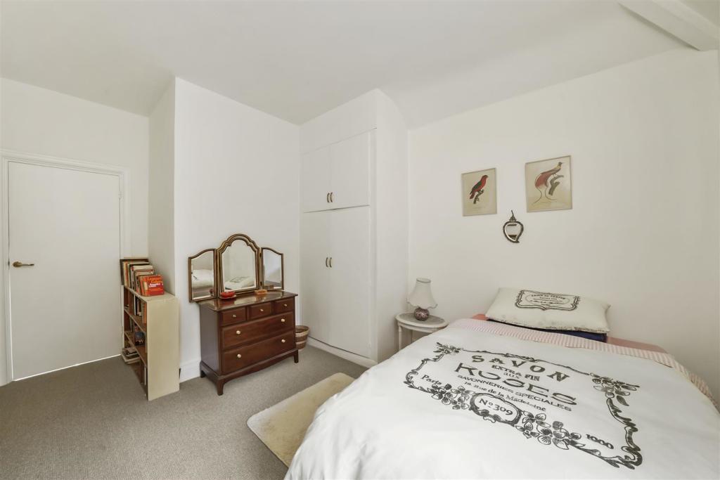 Bell House, Julian Hill - s8Wa8rtYTSNYTdMmVOtd.jpg