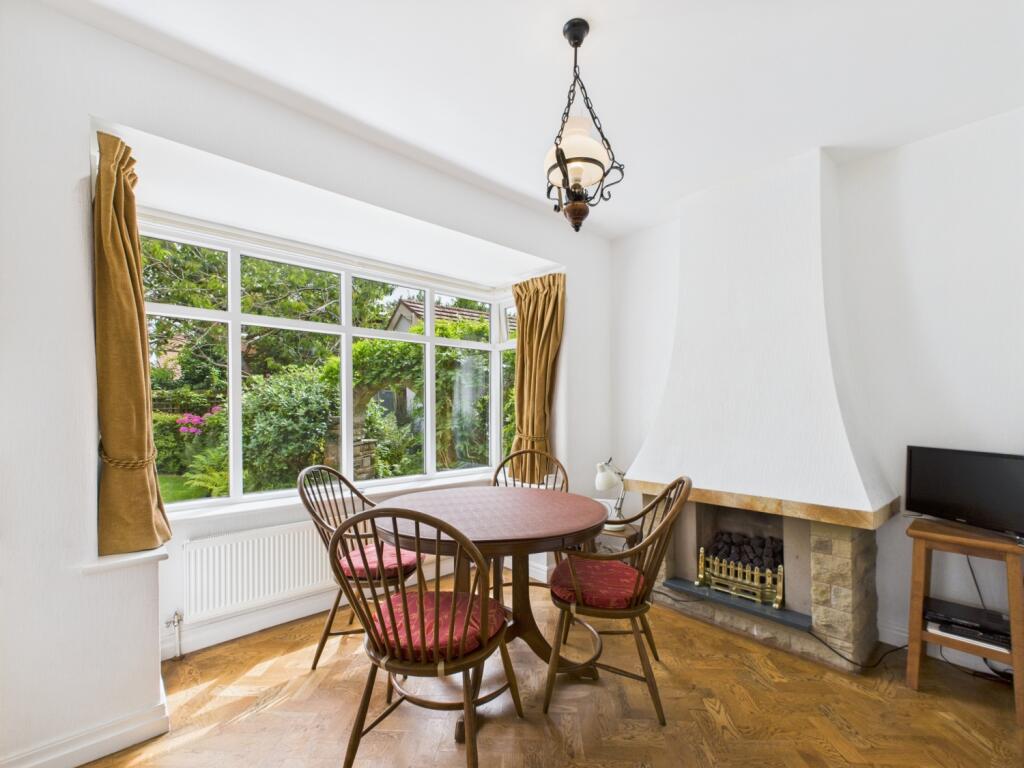 CAM02386G0-PR0138-STILL027