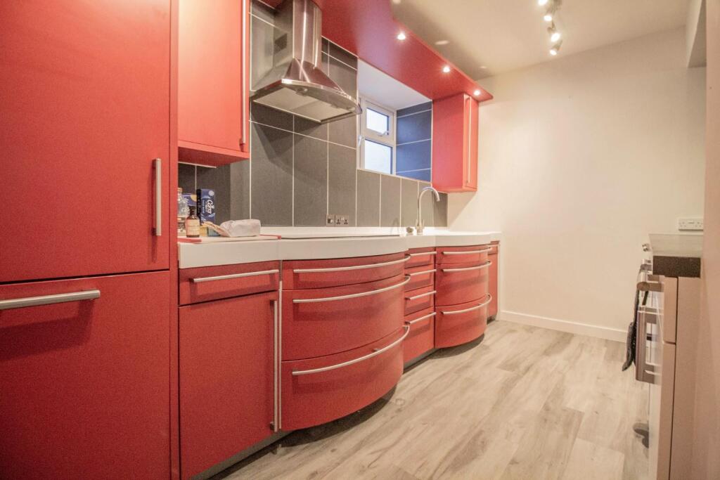 63a Churchgate Street [Kitchen] 02 v2.jpg