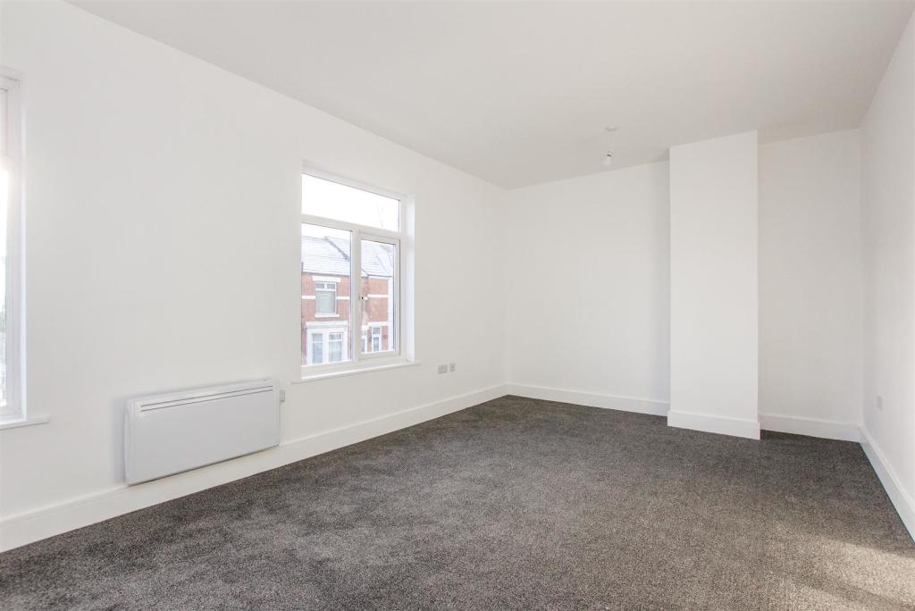 bedroom 1_2.jpg