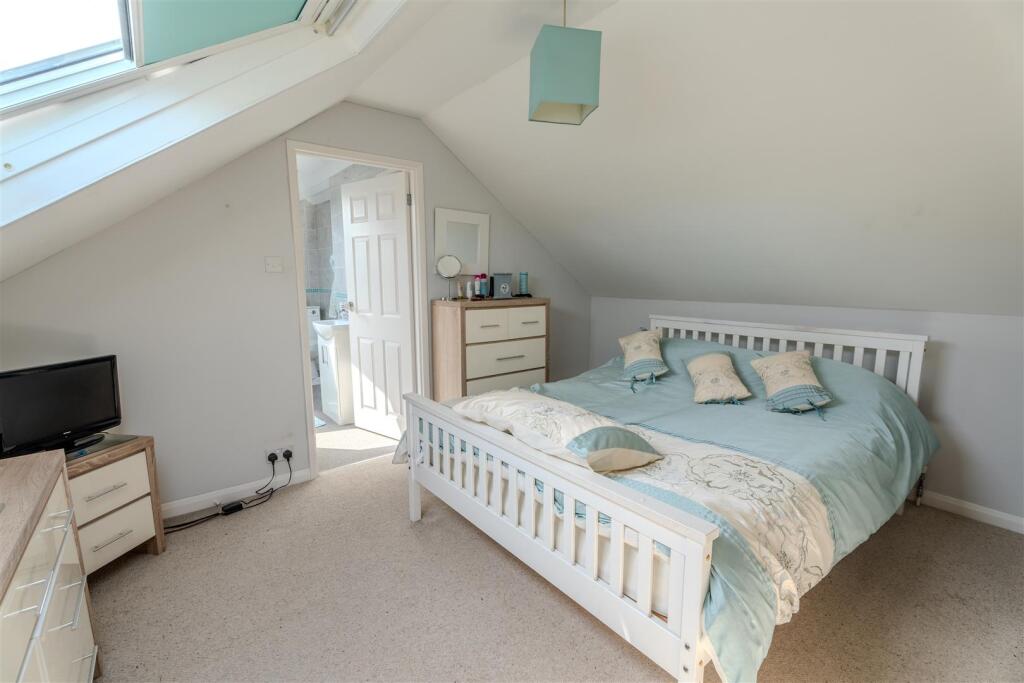 1 Martindale Ave-05.jpg