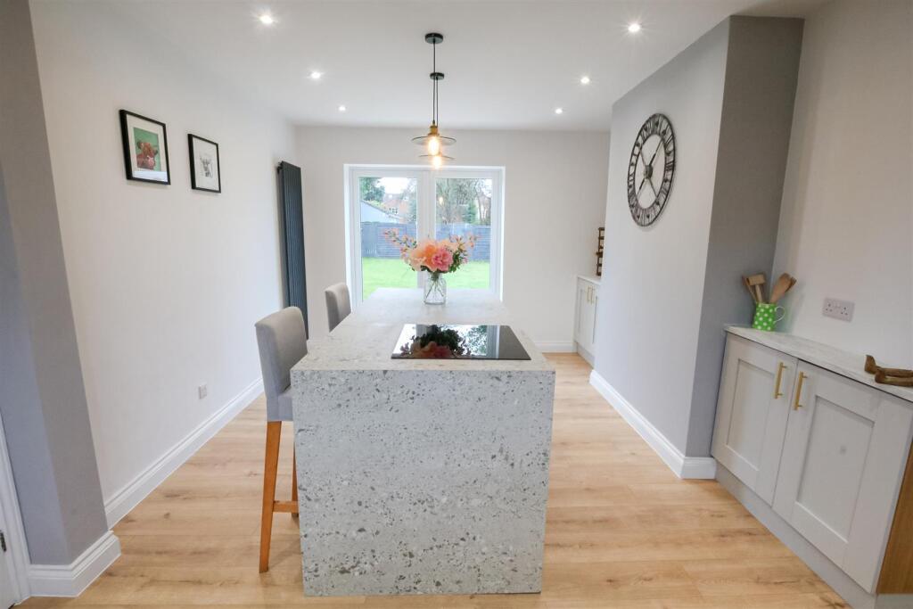 OPEN PLAN ISLAND KITCHEN