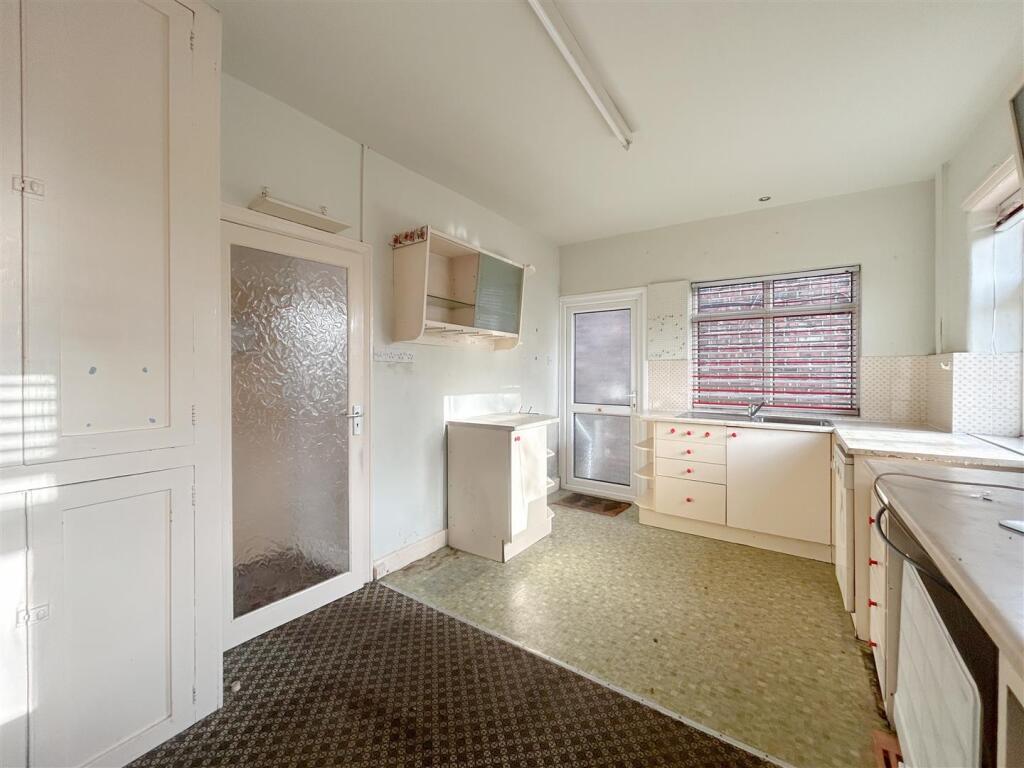 Kitchen / Breakfast Room