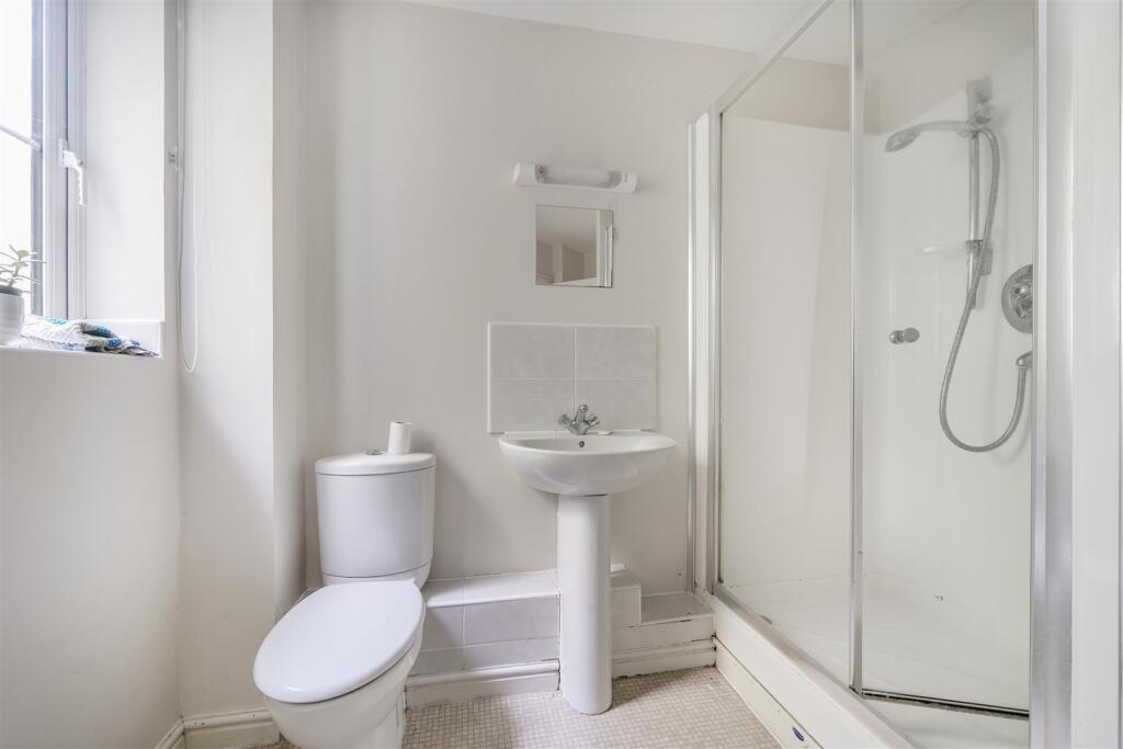 Bedroom 1 En-Suite.jpg