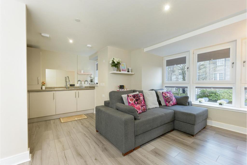 Lounge / Kitchen