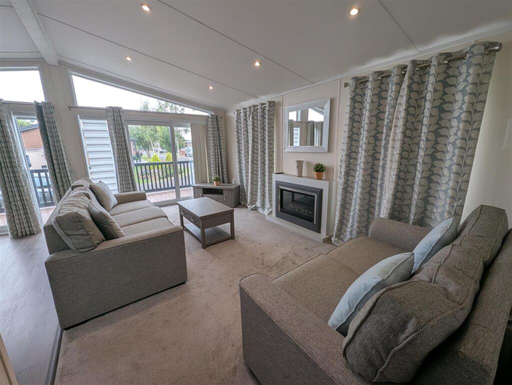 Lounge/Kitchen Area