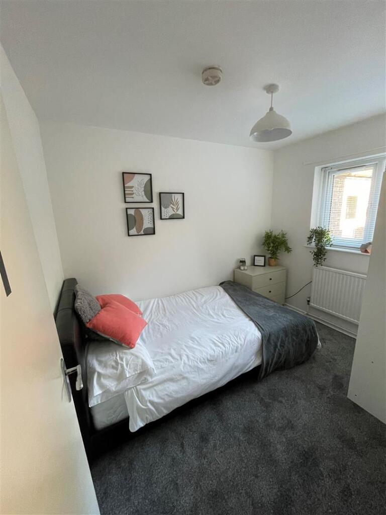 bed 1.jpg