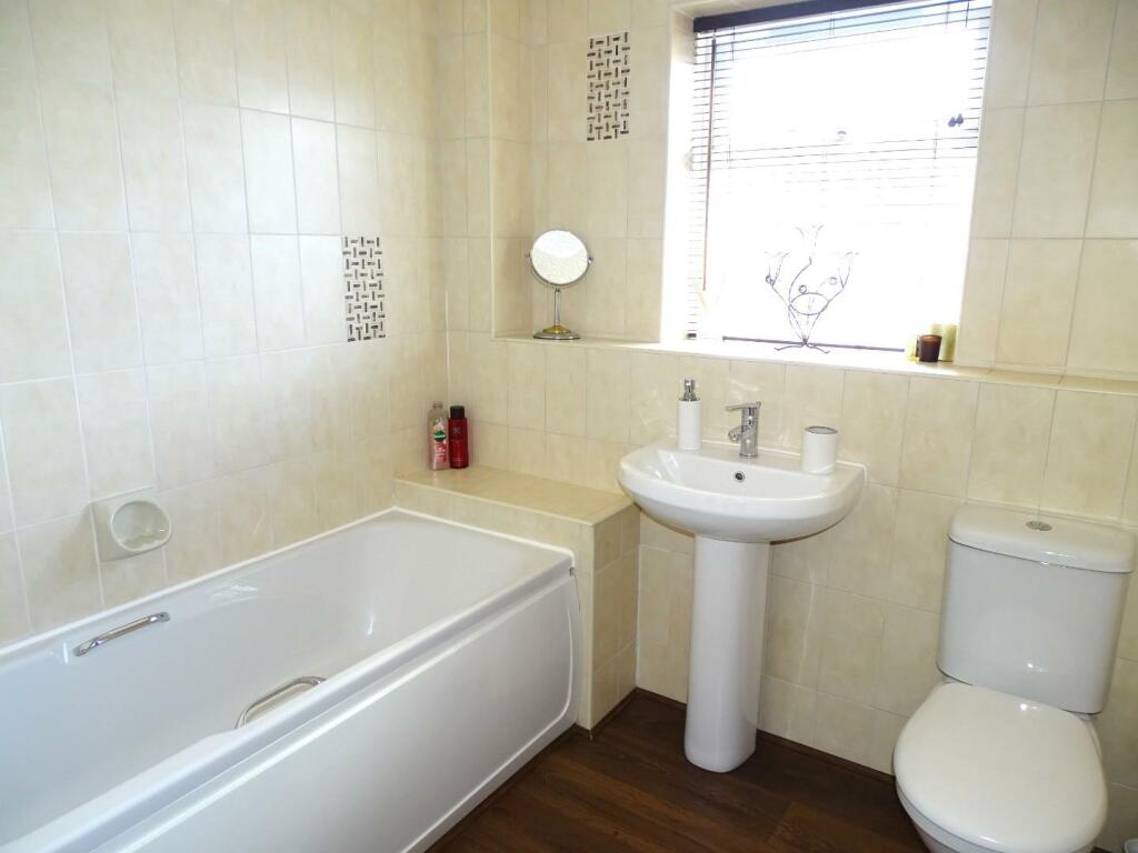EN SUITE BATHROOM
