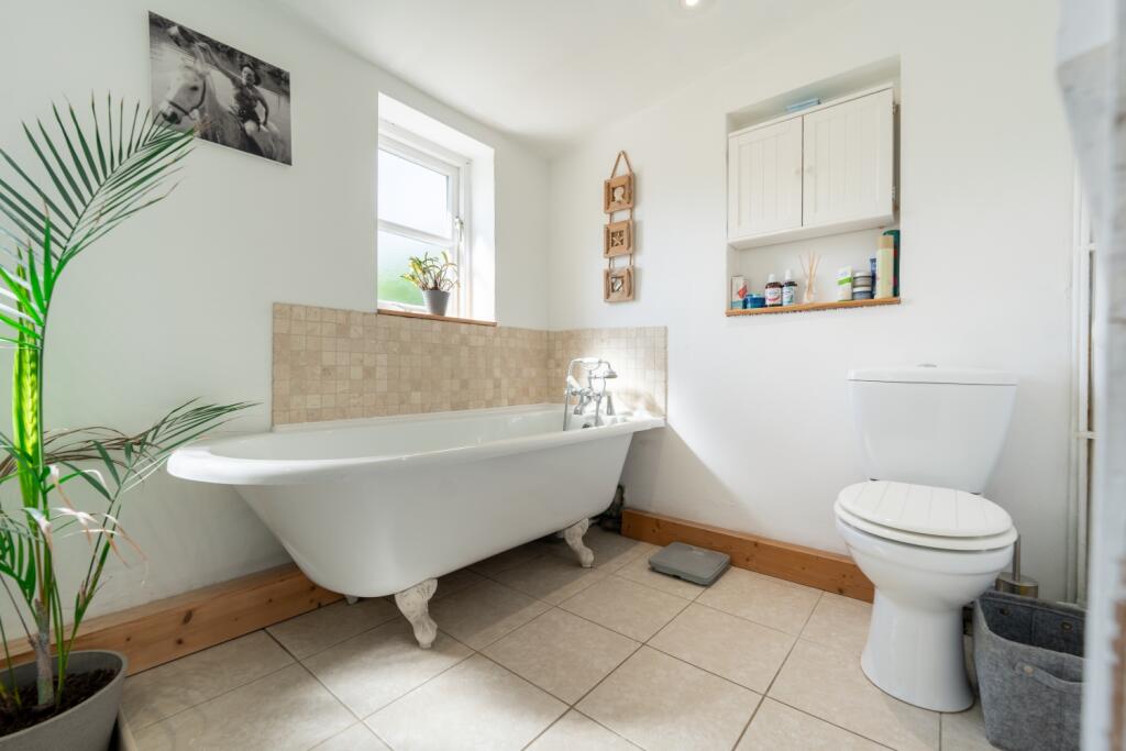 20240916130134 - 74A00550-HDR - 2 Blacksmiths Cott