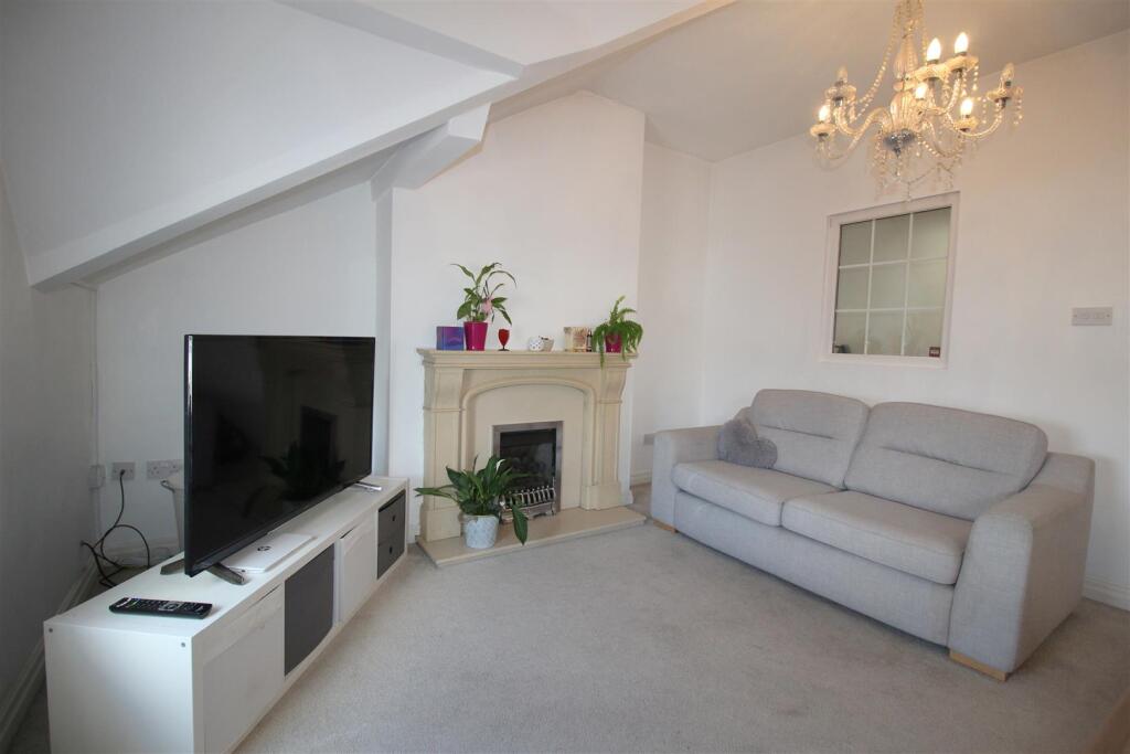 Open Plan Living / Dining Area