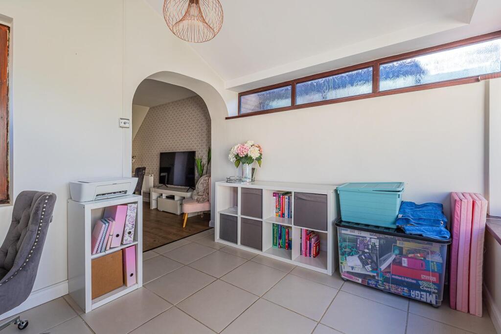 Clos Y Gwalch 15-18.jpg