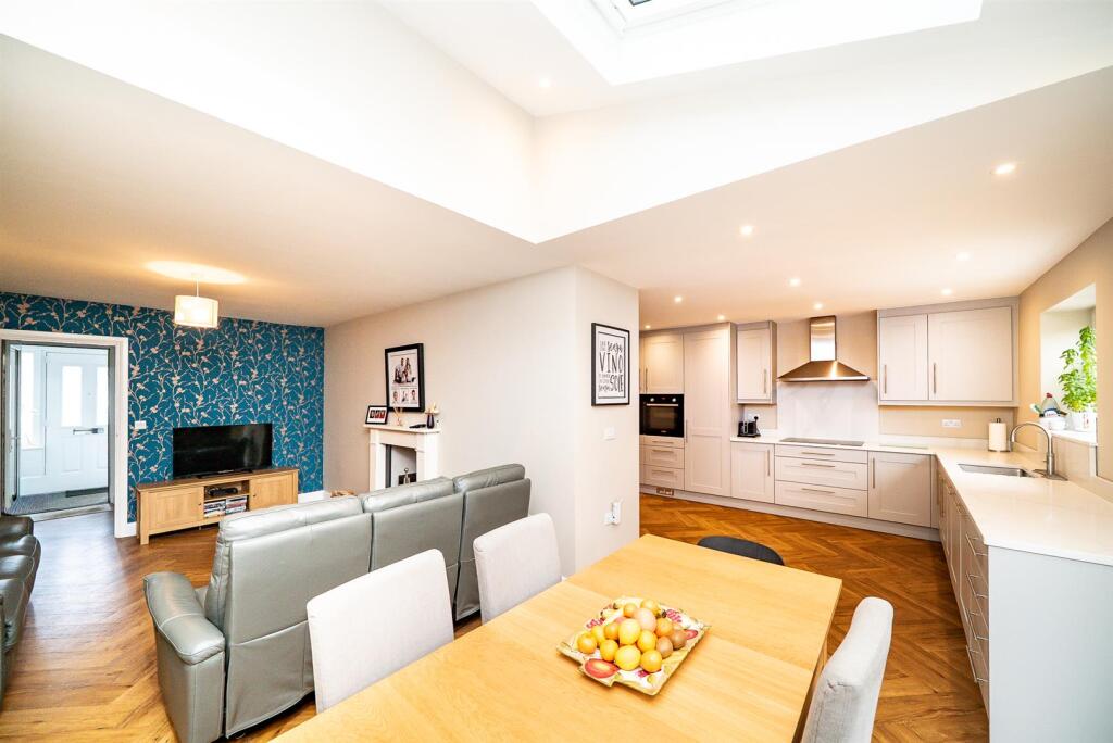 Kitchen/Dining Room
