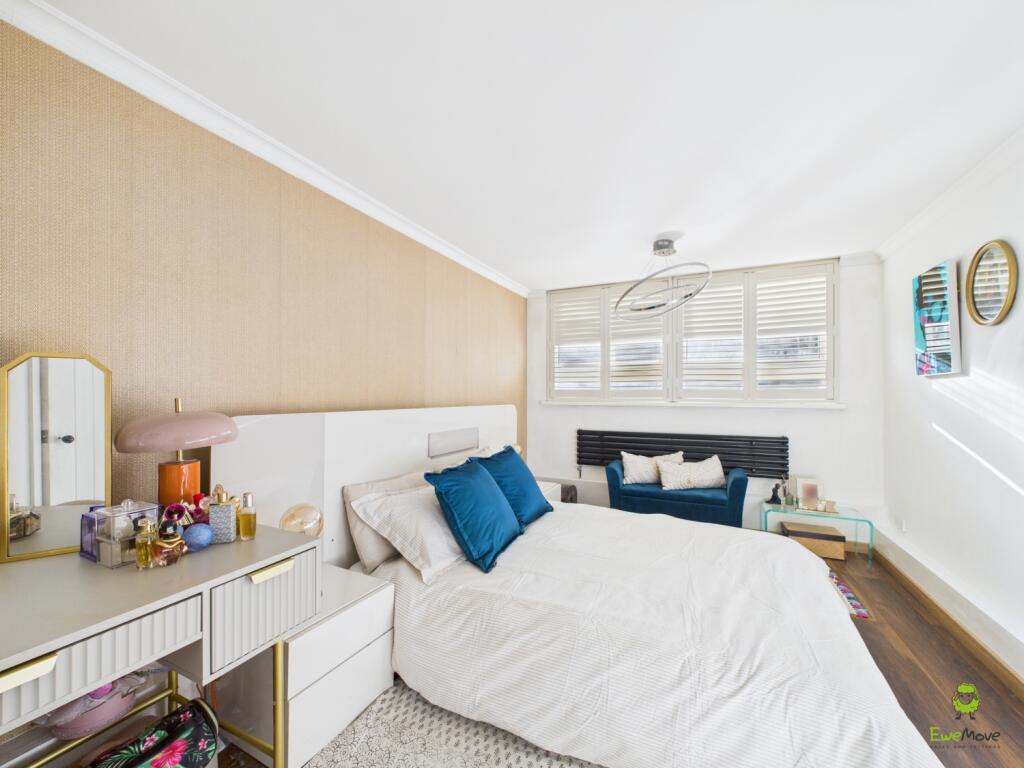 CAM03779G0-PR0318-STILL003