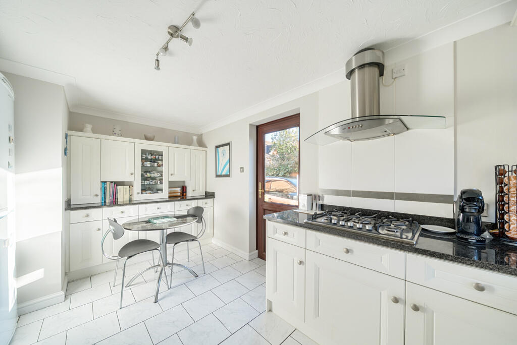 1395909-18-695e48...