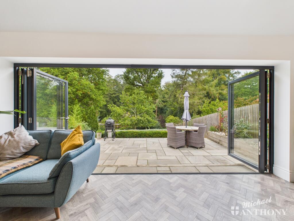 CAM02773G0-PR0362-STILL025