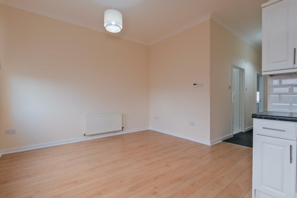 016-8 Croft Road, Larkhall ML9 1BH.jpg