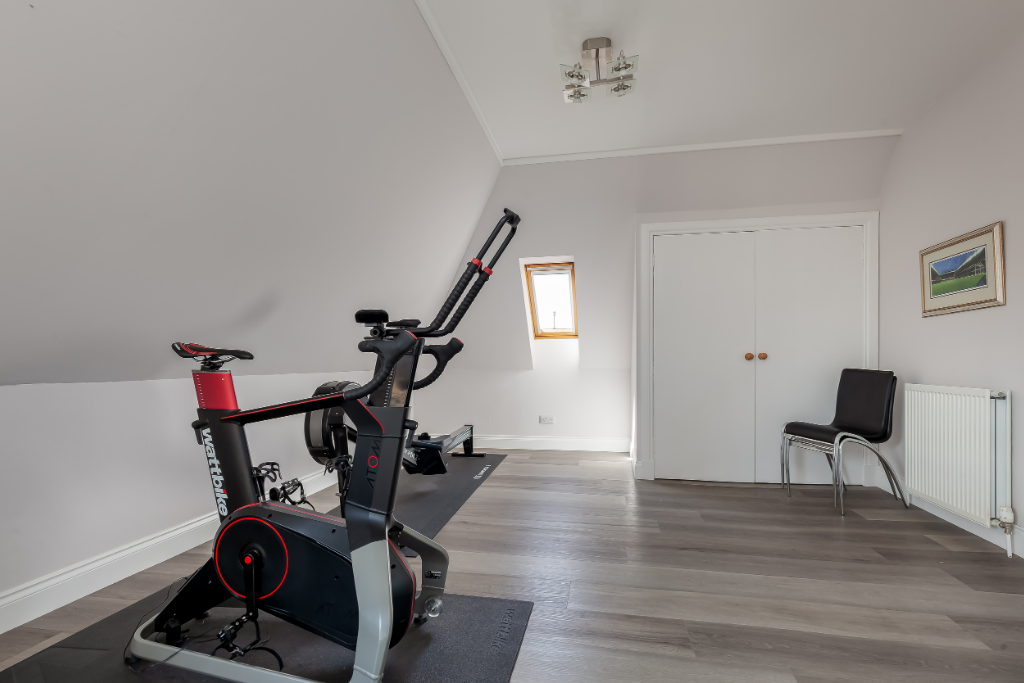 Gym Studio / 6th Bed