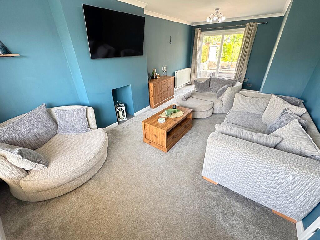 Lounge close