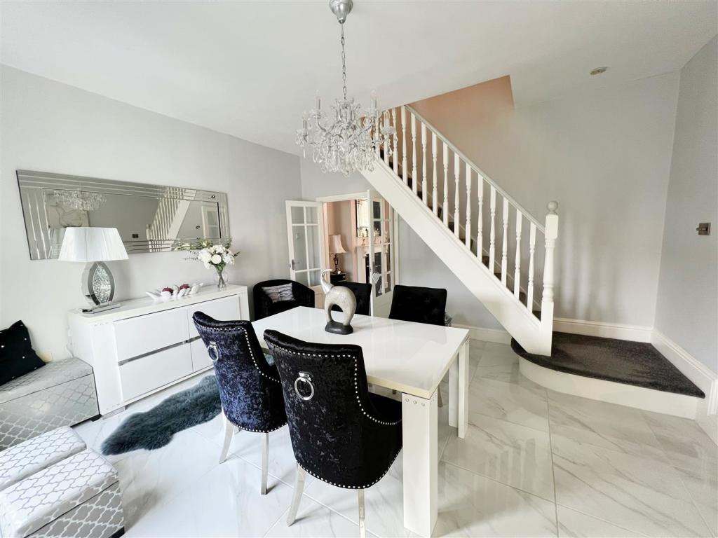 Dining Area pic 3.jpg