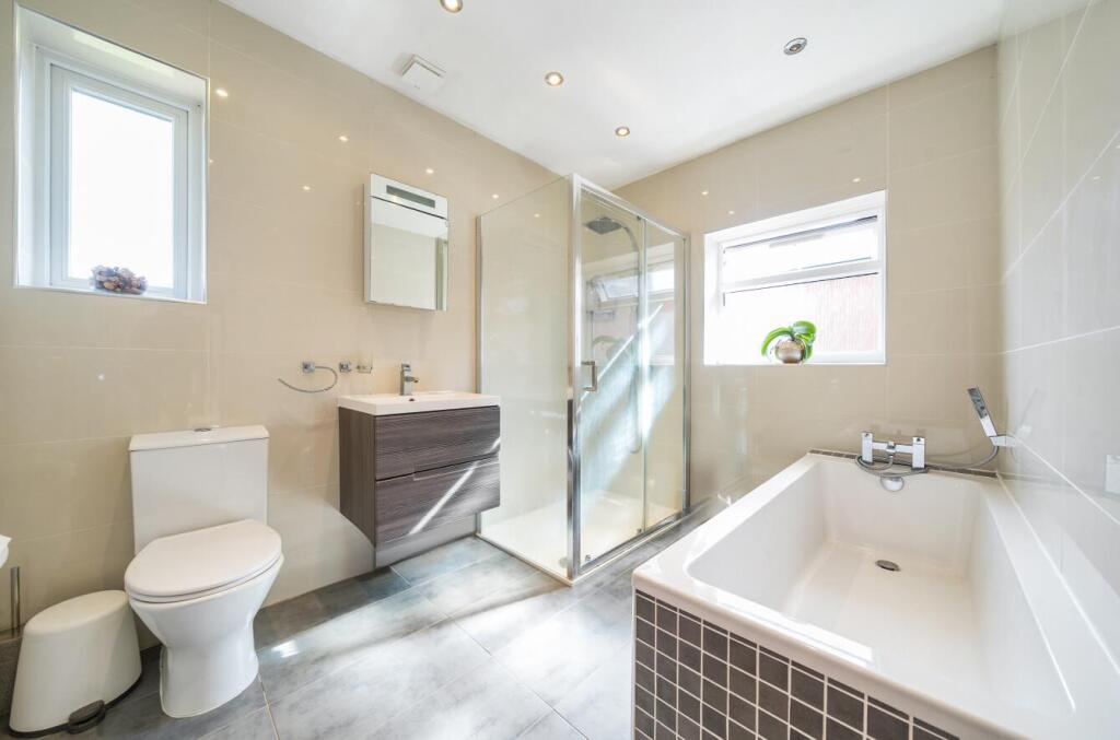 Davidson Frost-Wellings, DFW, Belmont Lane, Bathro