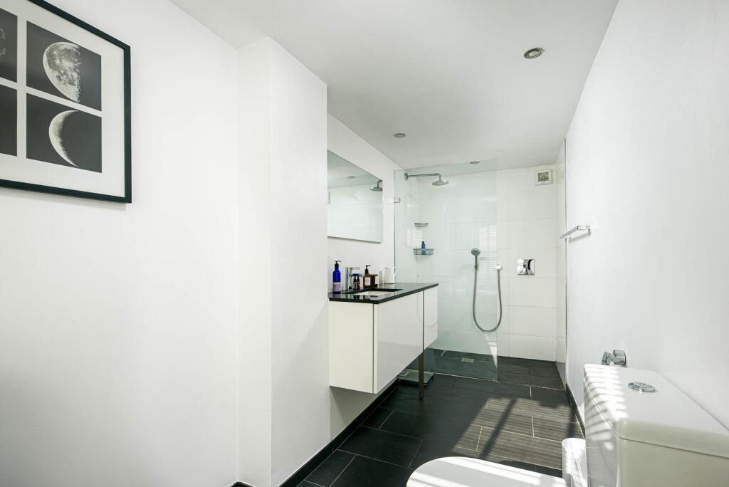 Bathroom1.jpg