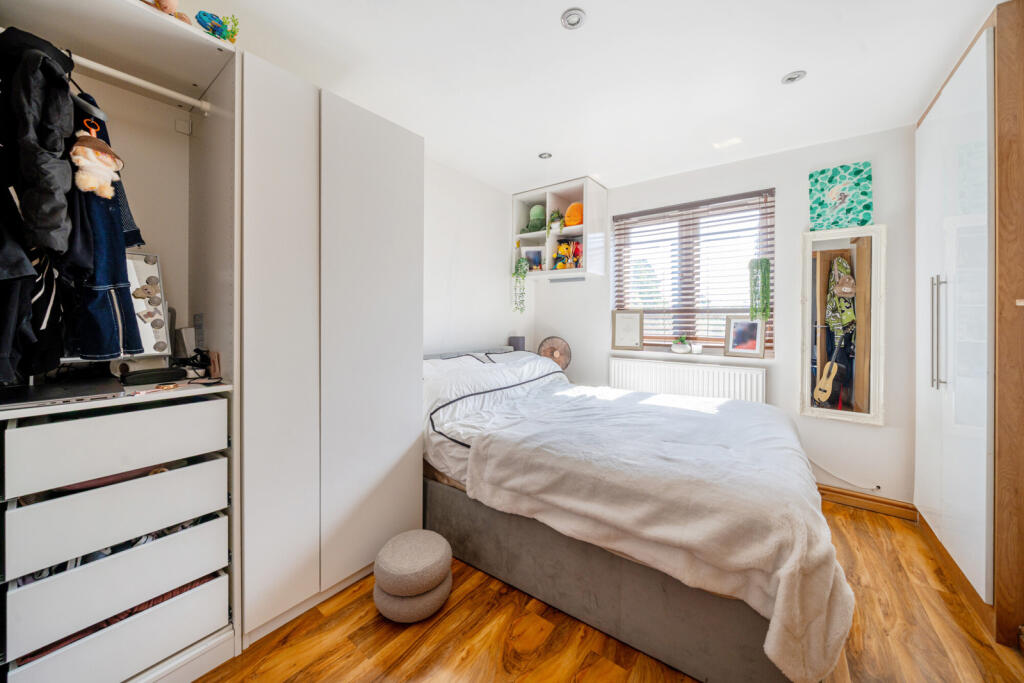 1310939-15-686272...