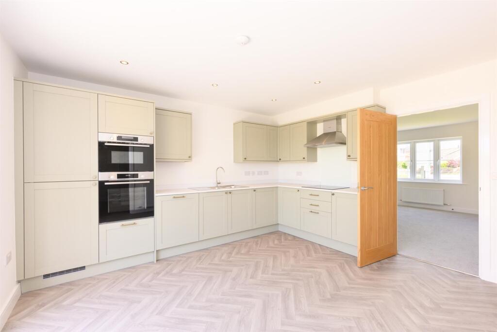 OPEN PLAN LIVING KITCHEN