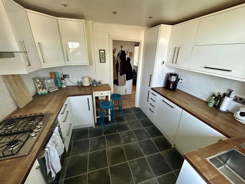 kitchen 2.jpg