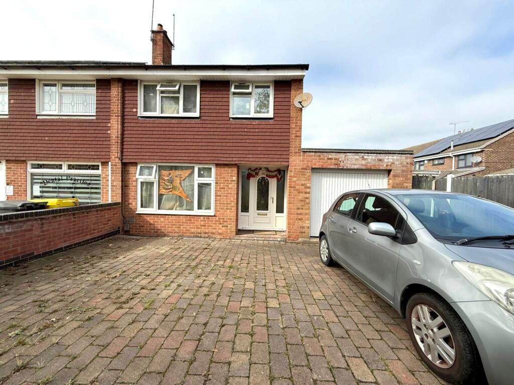 Three Bedroom Semi Detached House on Nicklaus Roa