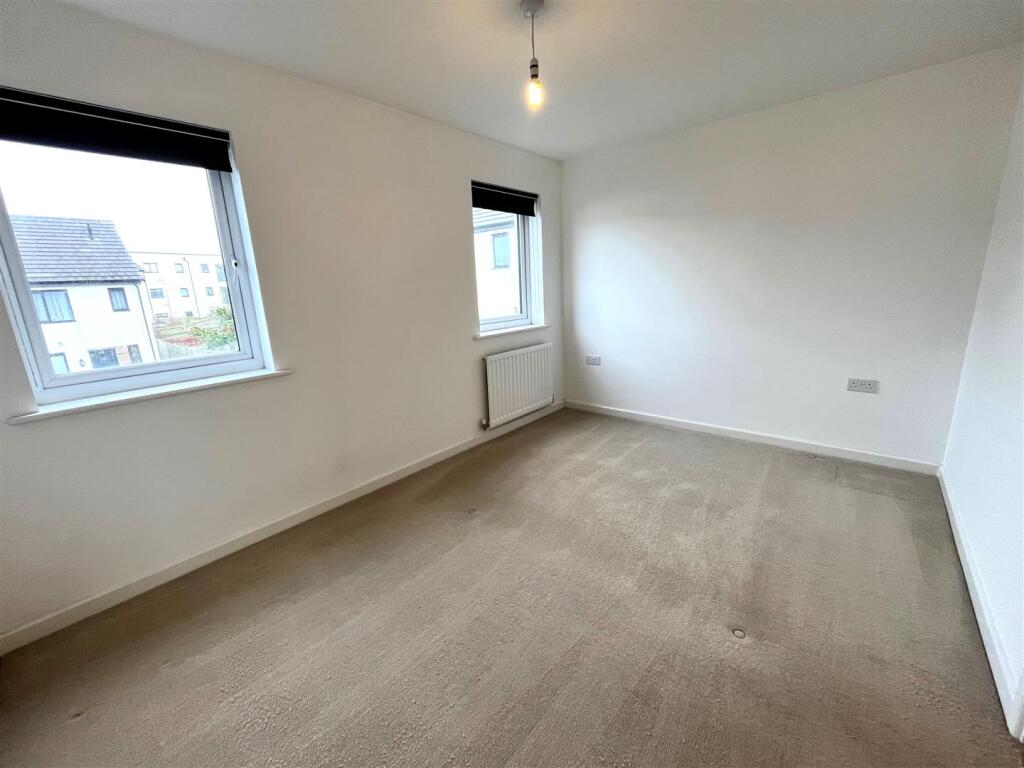 18 Rear Bedroom jpg