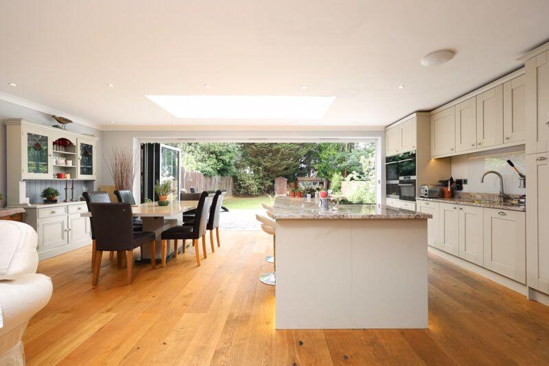 Kitchen/Dining Space