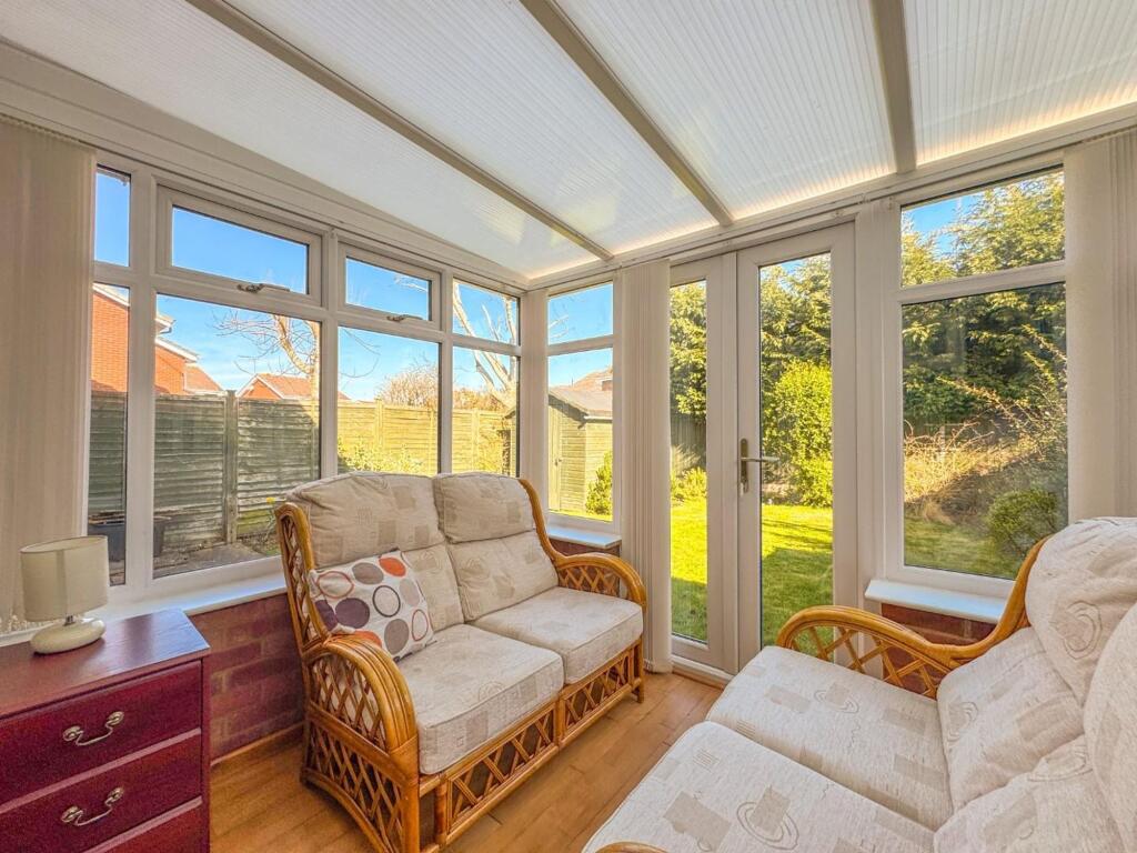 Chatsworth Drive - Image-15.jpg