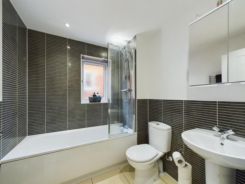 CAM02136G0-PR0190-STILL023