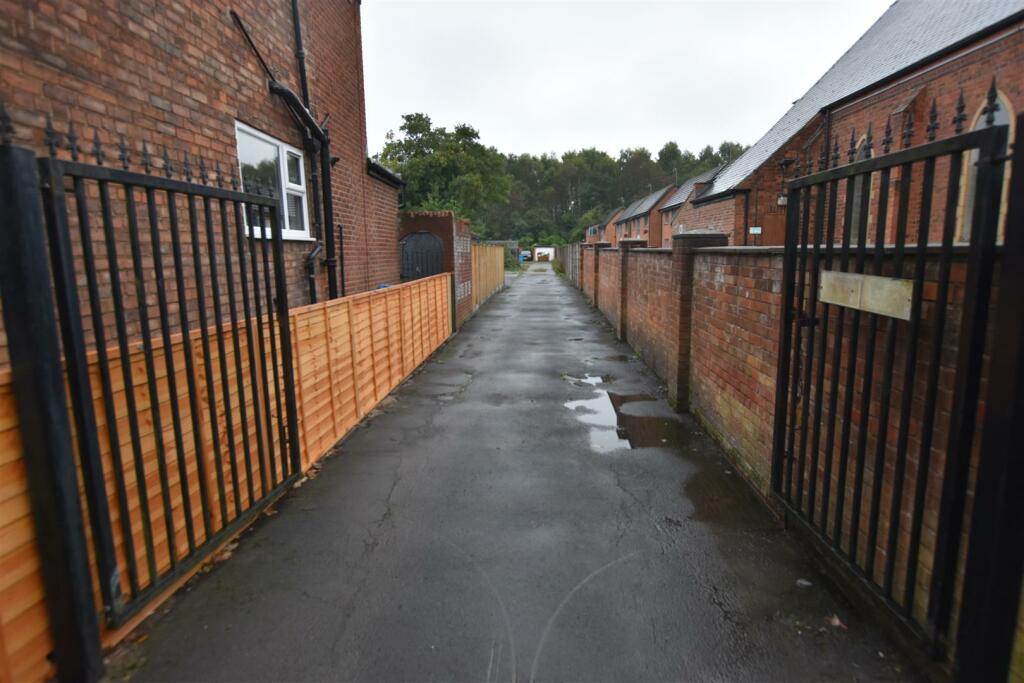 Rear Ten Foot Access.JPG