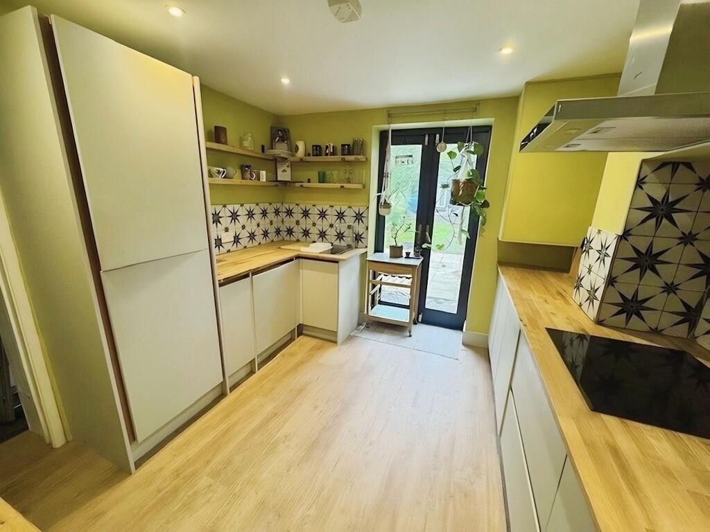 Kitchen (b)