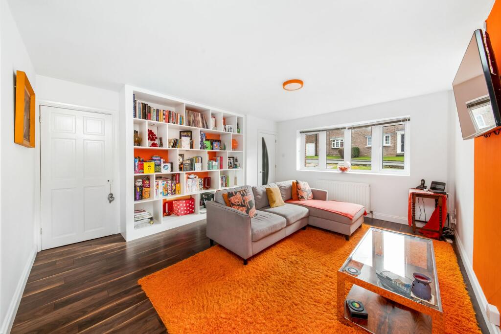 OPEN-PLAN LIVING DINING ROOM