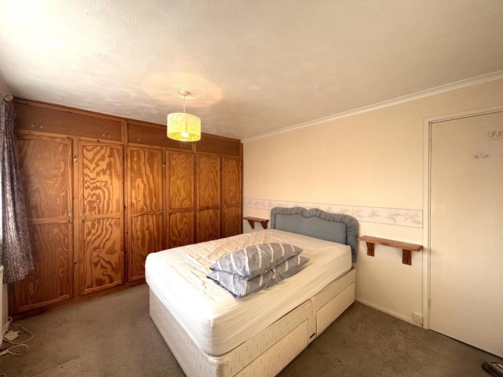 Bedroom 1_2.jpeg