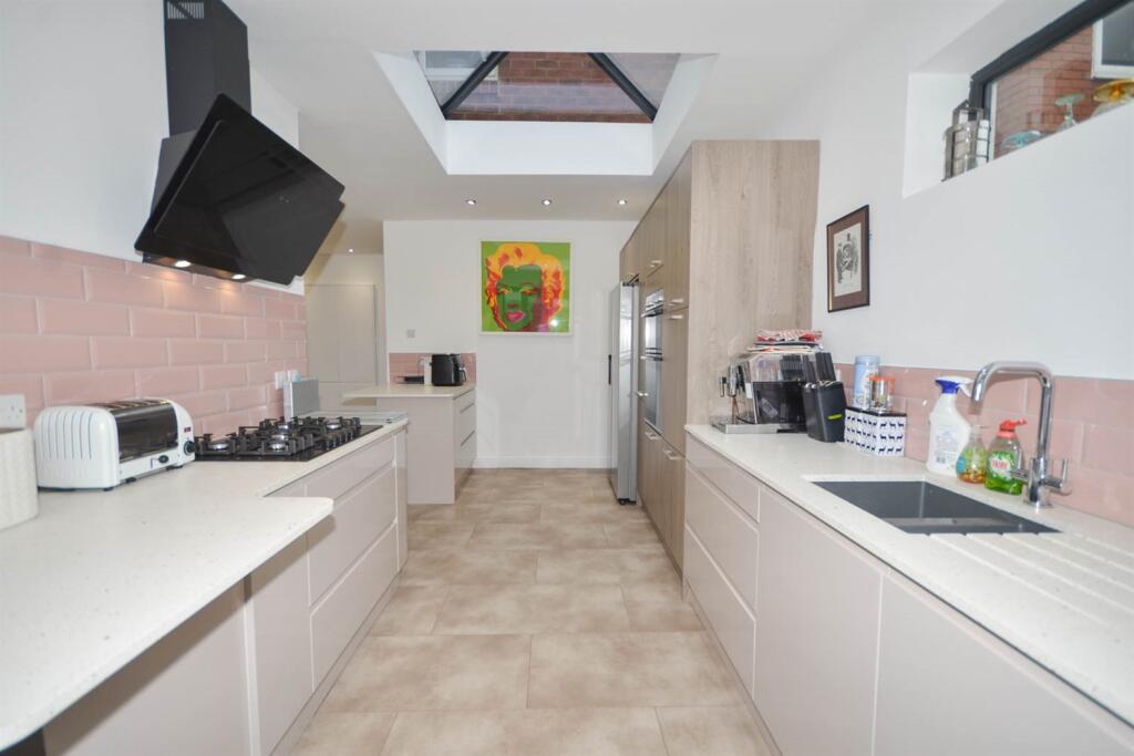 Kitchen / Family Roo