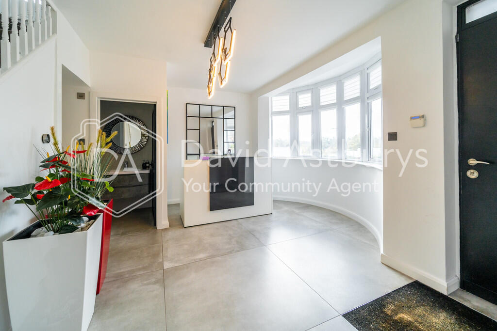 Fairholme Gardens , Finchley Central, London