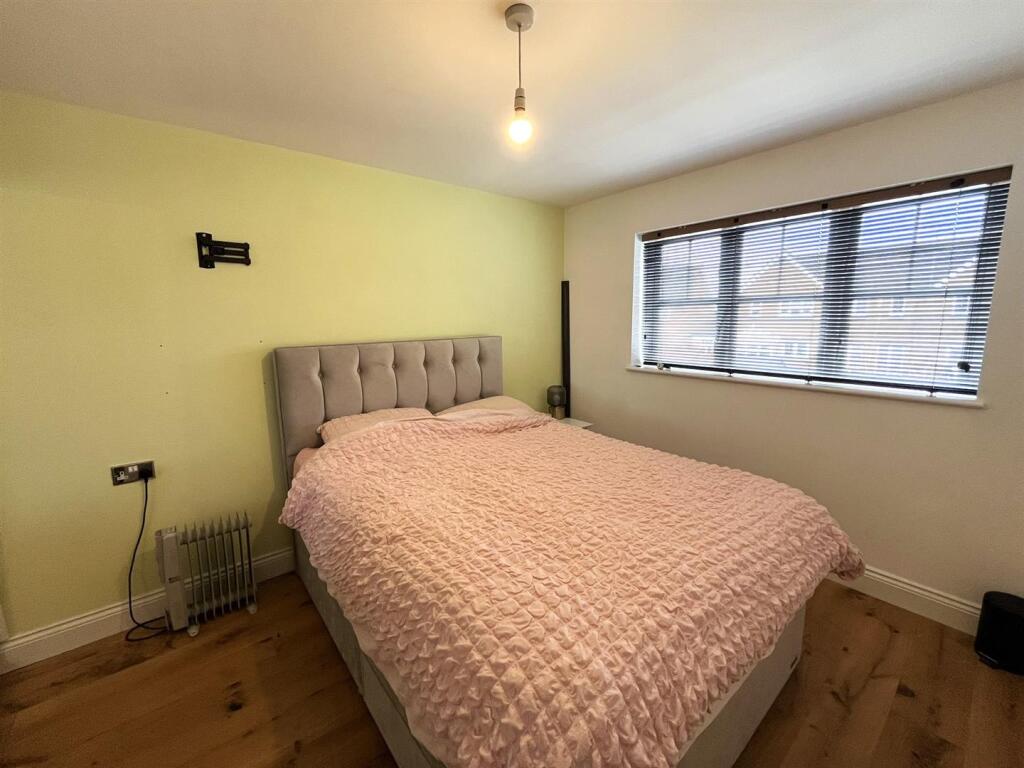 Lole Close, Longoford - Bedroom 1.jpeg