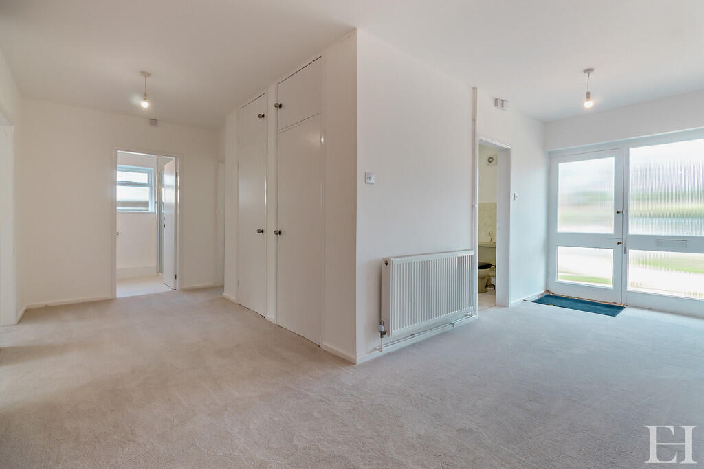 8658771-interiorW...