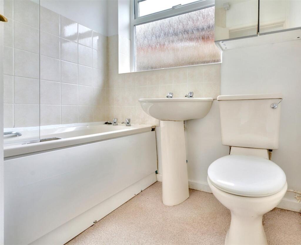 Bathroom - 4 Andrews.jpg