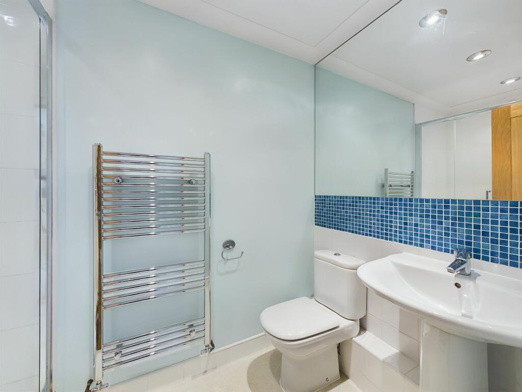 Bed 2 En-suite