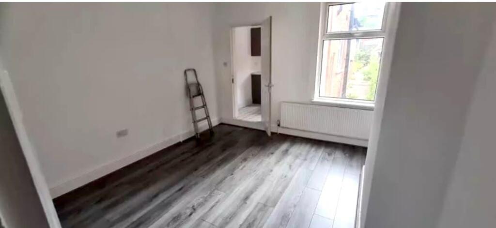 advertising pictures 45 brixham road_3.jpg